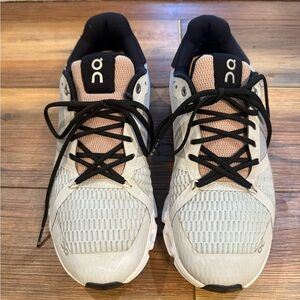 Oncloud cloud flyer size 9 women’s